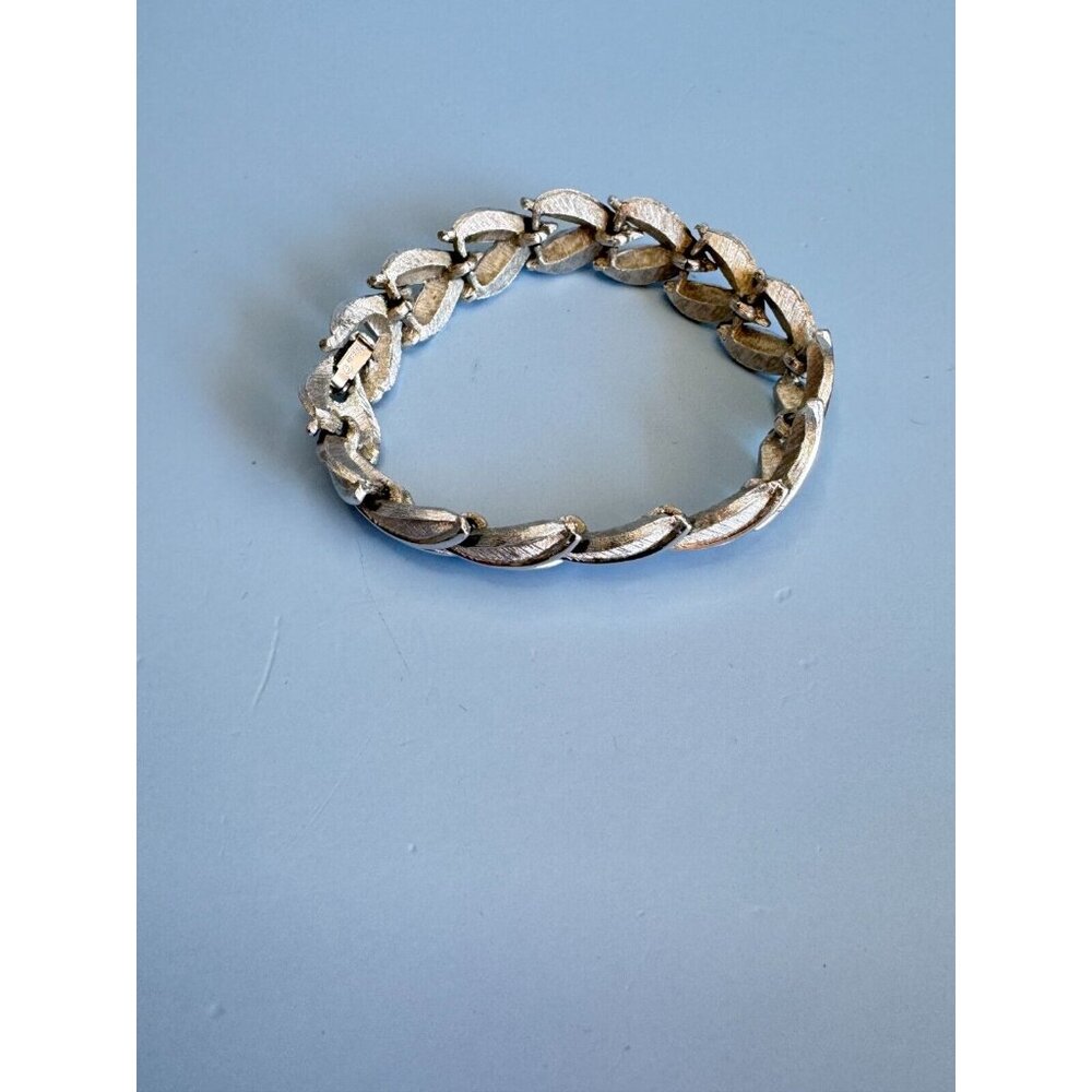 Vintage Crown Trifari 1950s Brushed Silver Leaf Design Classic Link Bracelet 7" - Picture 4 of 8